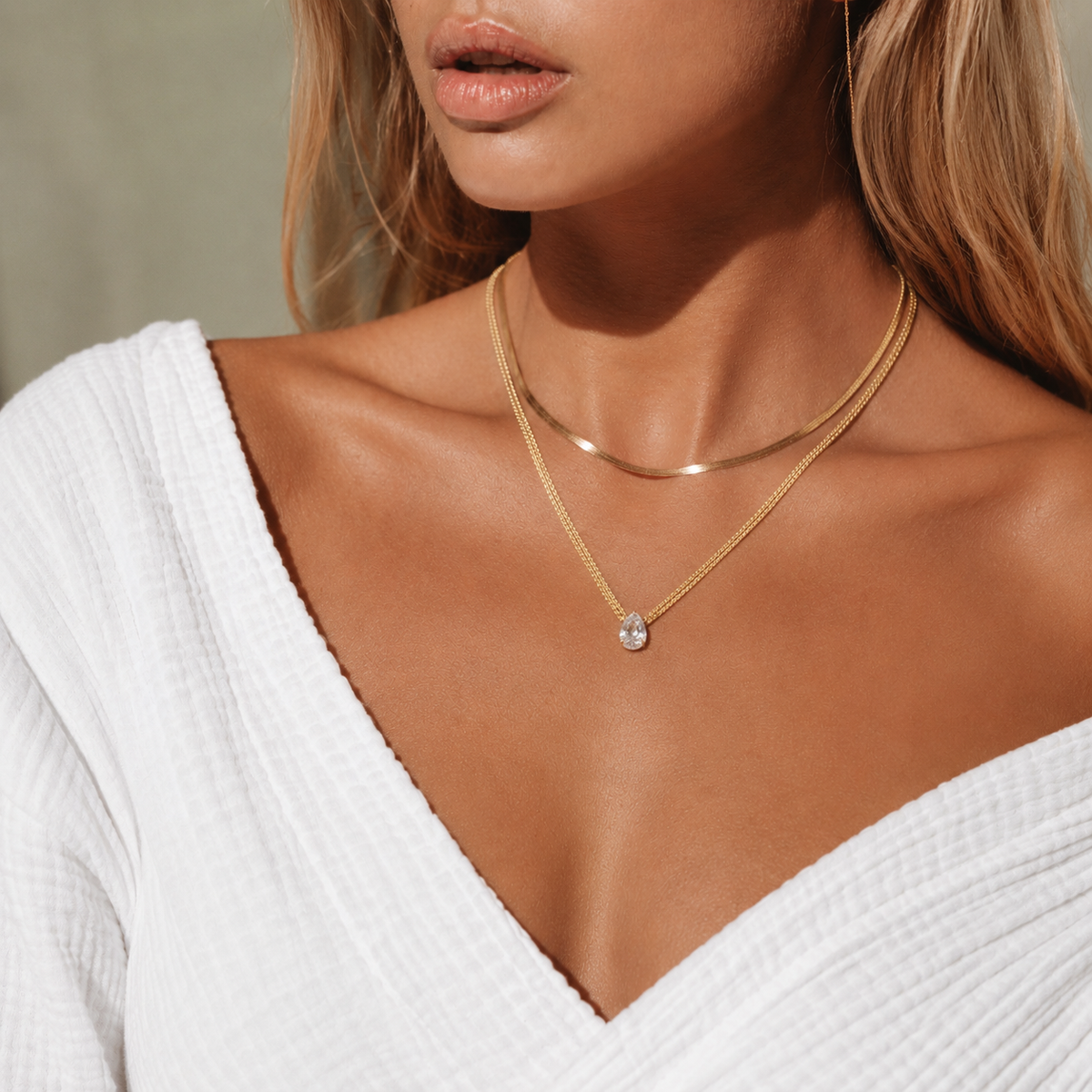 COLLIER SHAY