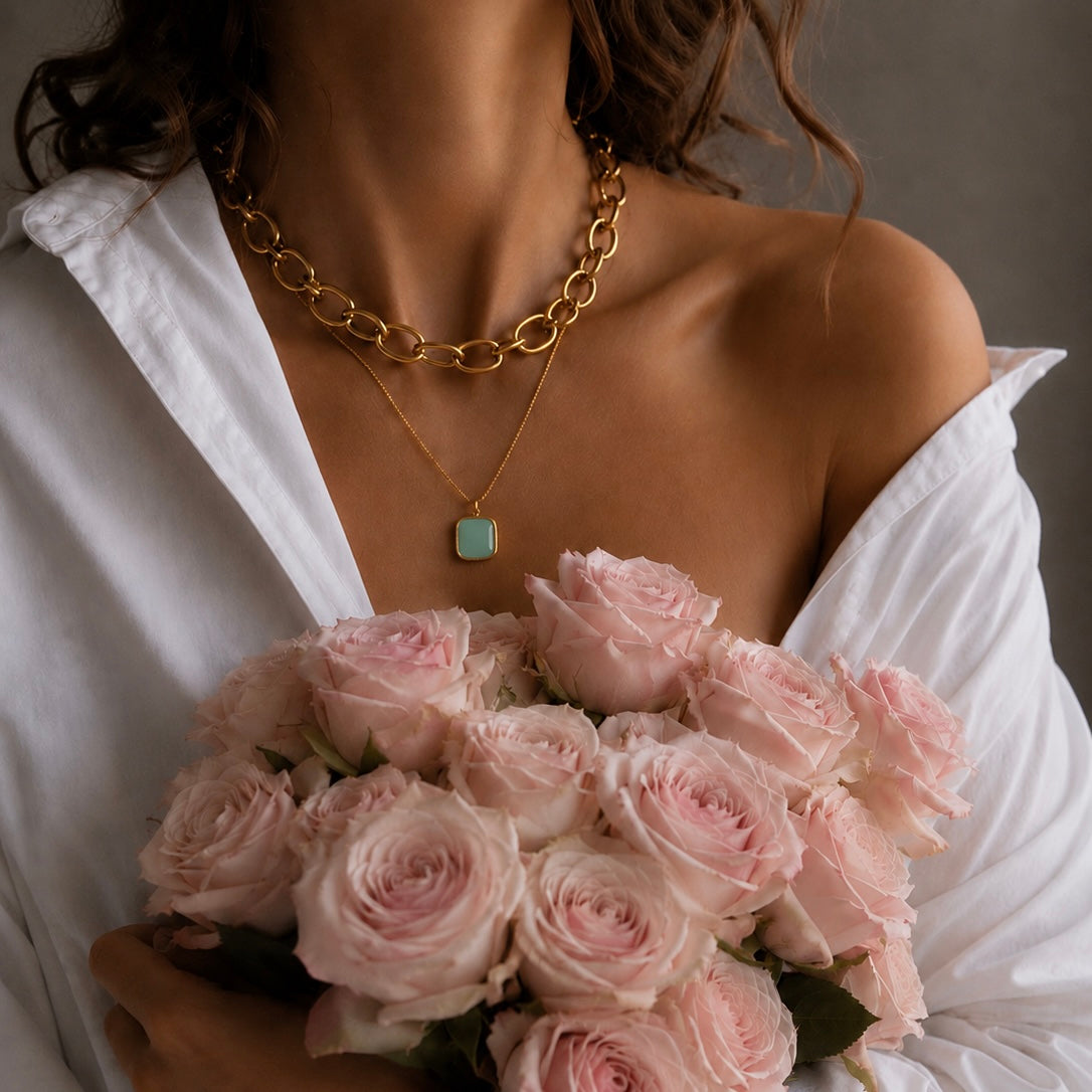 COLLIER LOU